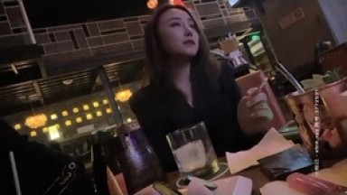 帥哥酒吧釣了個顏值超高的御姐，帶回飯店灌酒讓她喝多，妹子本來就想要，喝醉趁機推倒