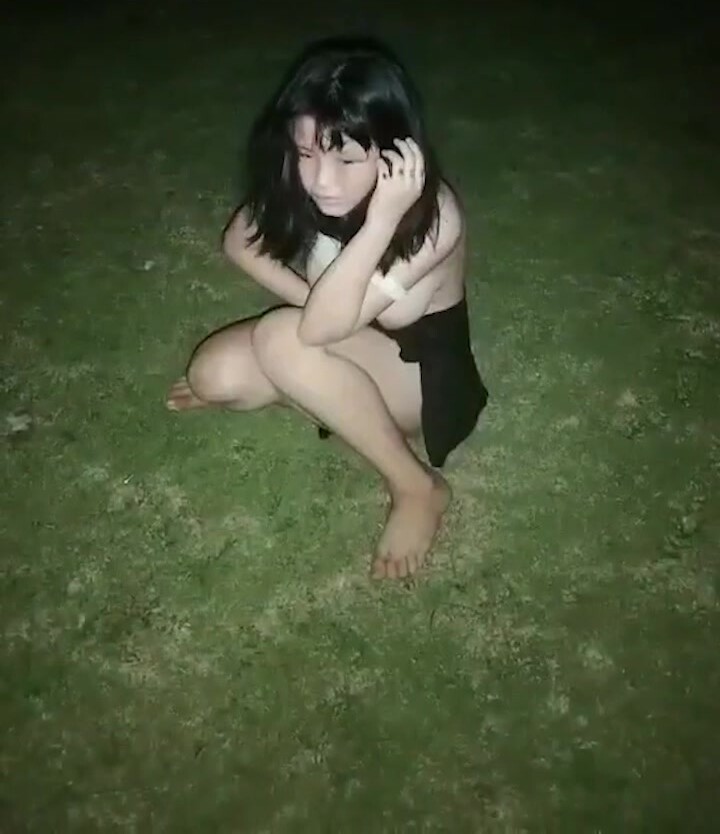 技校女生打架挺厲害,把另一女生眼睛都打腫了 ,還強迫她脫光衣服