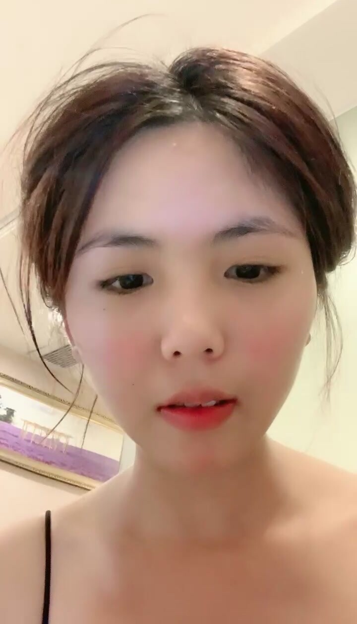 文靜乖巧漂亮妹妹！嬌小身材非常耐操！沙發騎乘位猛坐，床上干到浴室，扶腰後入好舒服