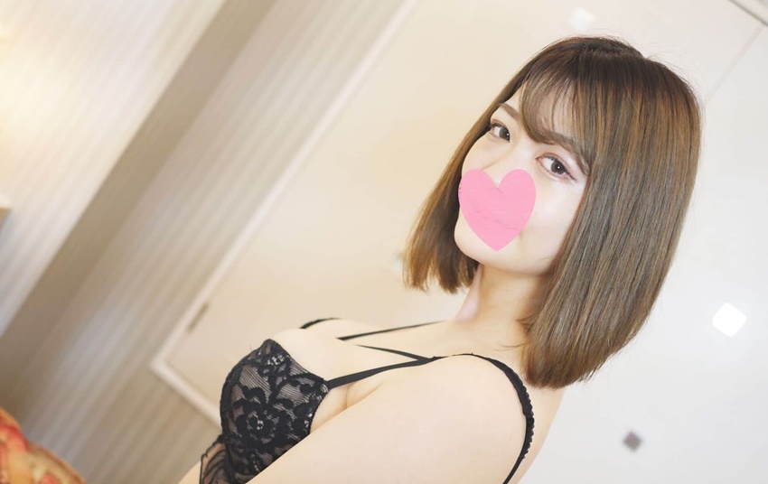一位来自女子高中的方方正正的少女，在脱掉束缚时拥有 G 罩杯的粘液乳房。