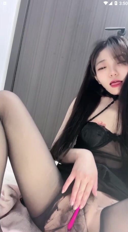 极品尤物中的极品，女神中的女神【上官婉儿】7-1最新作品！脸蛋儿身材都是极品！黑丝美腿蜜臀