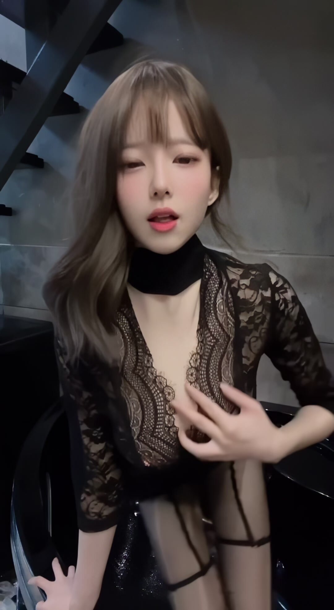 抖音150万粉丝网红美女-小马漫漫微密圈高价定制视频-漏点乳头超嫩视频福利