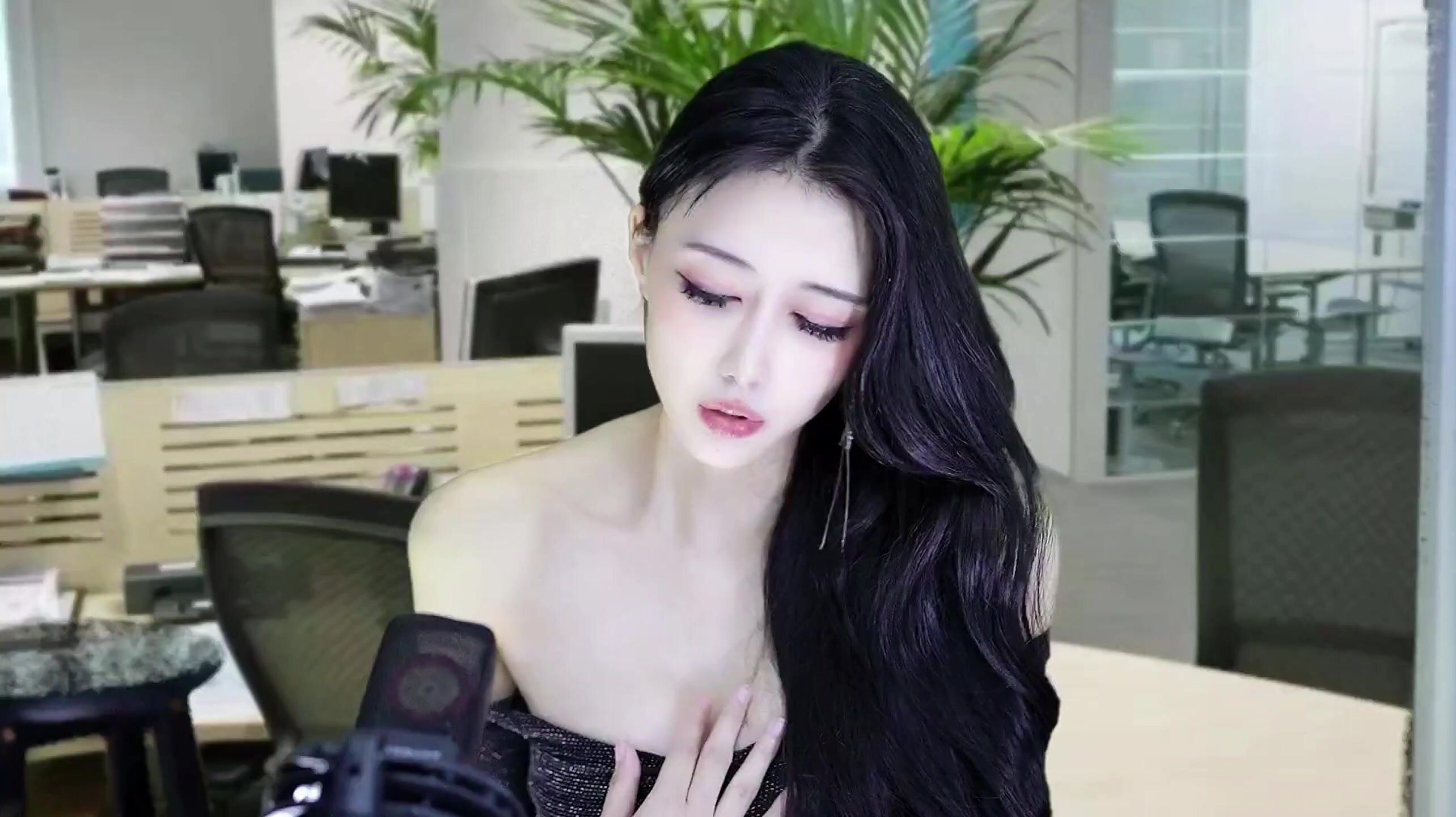 Người dẫn chương trình gợi cảm của NetEase CC [Bai Yaoyao] hài độc thoại [Quảng cáo của thư ký Bai] Chất lượng gốc 2K, tự đạo diễn và tự diễn, nói chuyện táo bạo, quyến rũ ông chủ, đạo cụ thủ dâm (3)