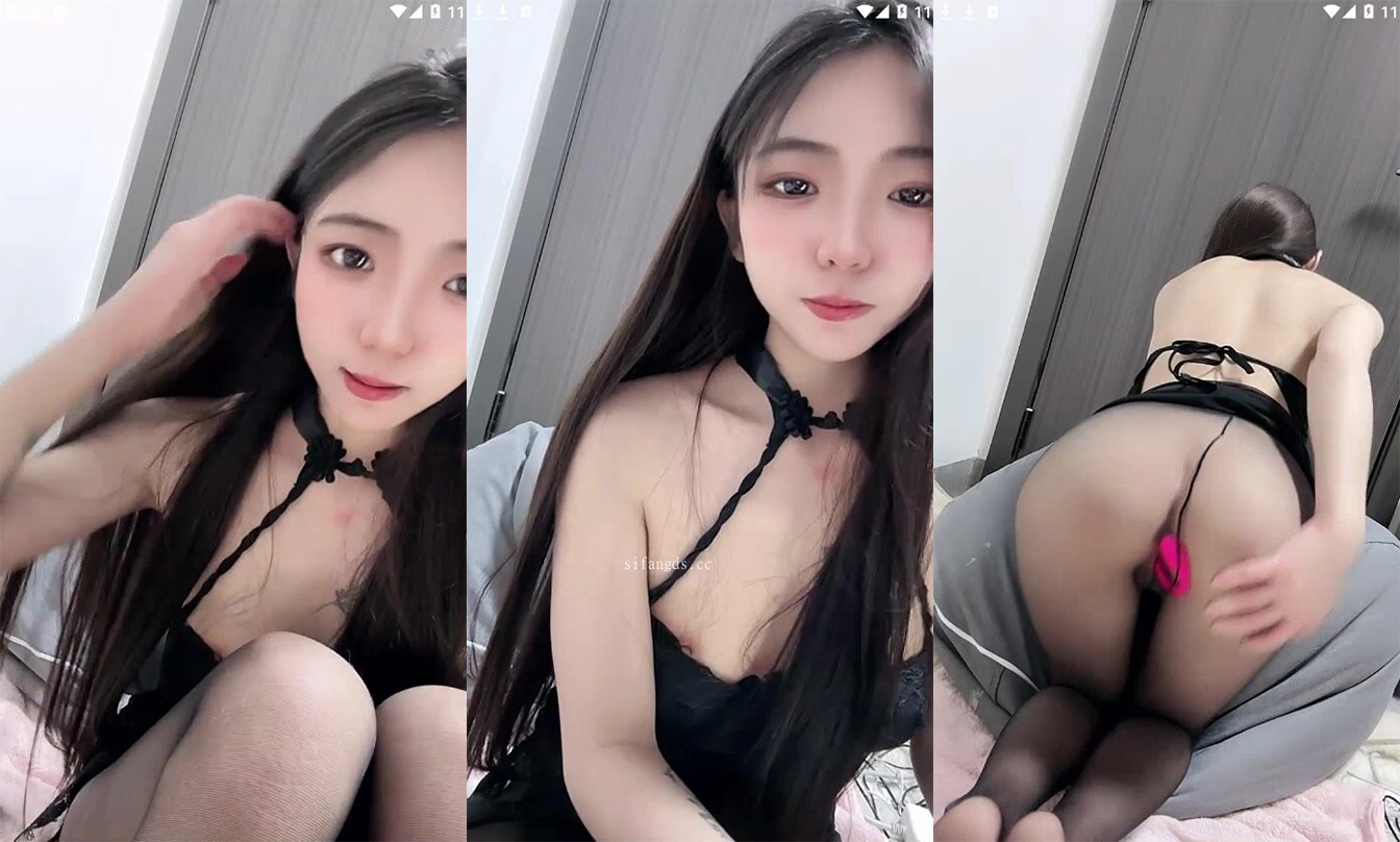 Kaki panjang, kaki lembut, jalang kecil yang cantik, pakaian tembus sutera hitam sehelai, kaki lembut menunjukkan kata-kata lucah, melutut untuk melancap dengan pelbagai alat peraga jauh ke dalam faraj (24)