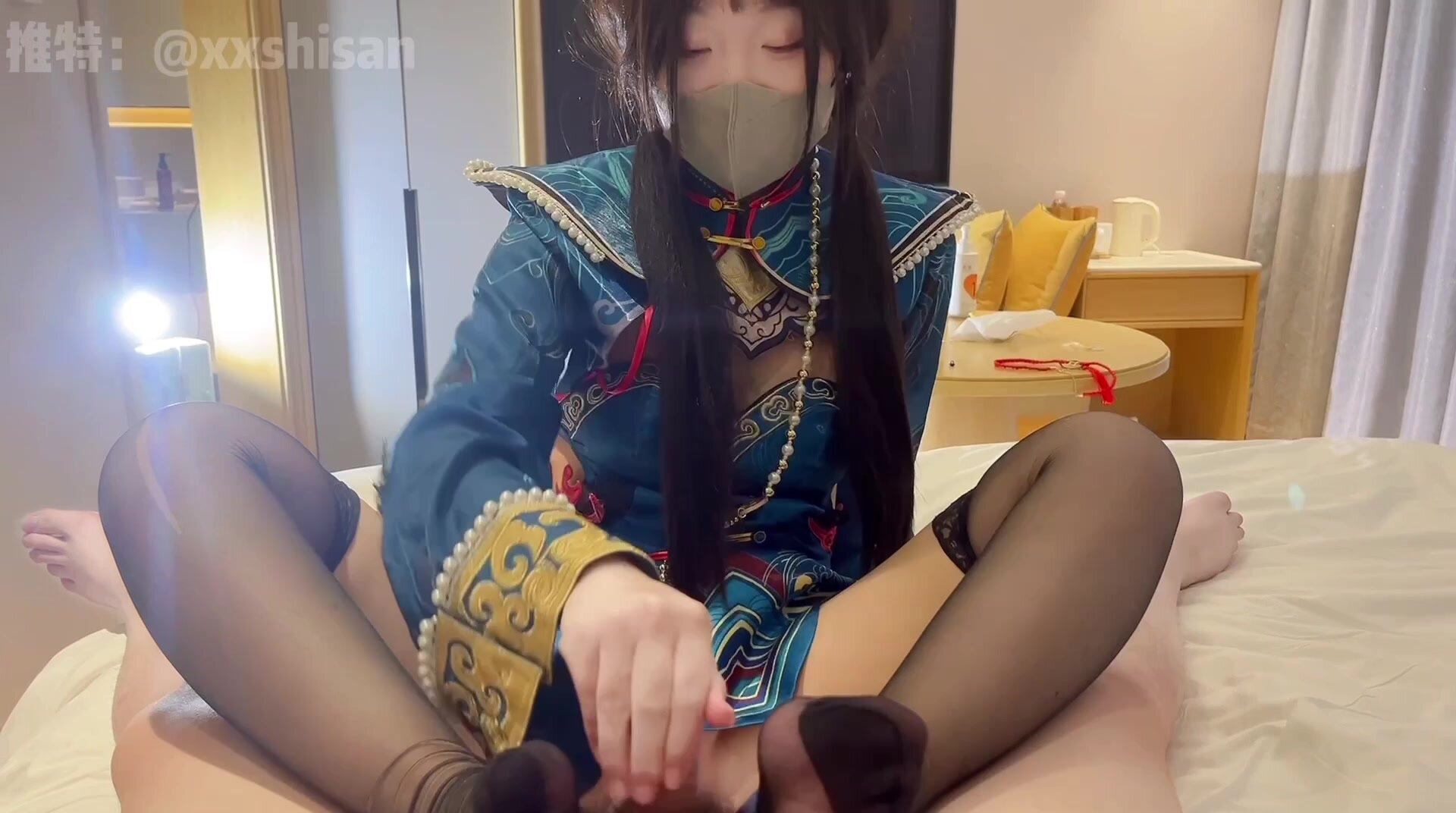 粉穴萝莉COSER星星和爸爸的淫靡日常「星十三」玉玲珑的手交服务「知道错了吗？」「呜呜呜，知道了！」白臀肥鲍惨遭蹂躏