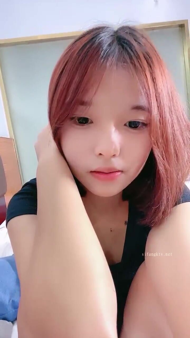 高顏值粉穴，陰毛稀疏年輕漂亮的反差女大，被無套爆操，叫聲淫盪 (1)