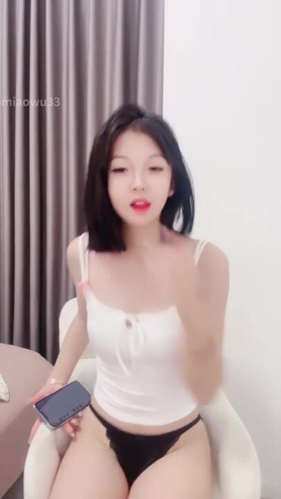 新人主播 超級粉嫩的校花級主播源源 舌釘口交 剛下海就跪在馬桶上被操,道具調教,胸推,舌釘小嘴性感口交,各種姿勢爆操 (78)
